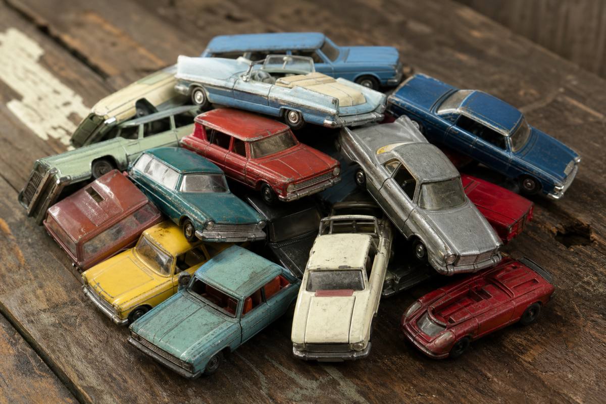 Metalni autići — stilski primer
